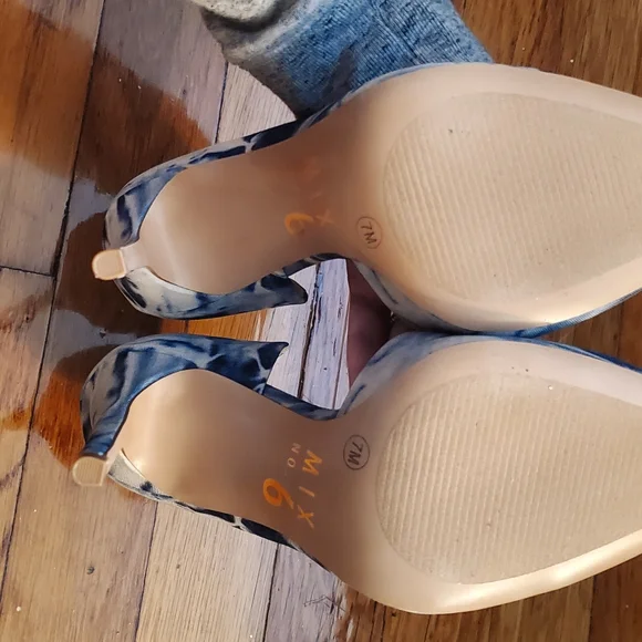 Mix No. 6 dorsay stilettos, new in box! - Picture 6 of 8